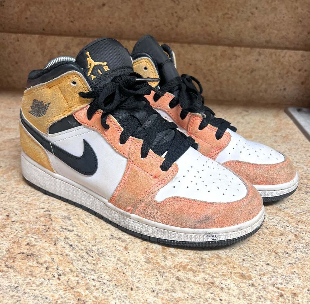 Nike Air Jordan 1 Mid SE 'Flight Club' Magic Ember/Sundial (DX4365-800)